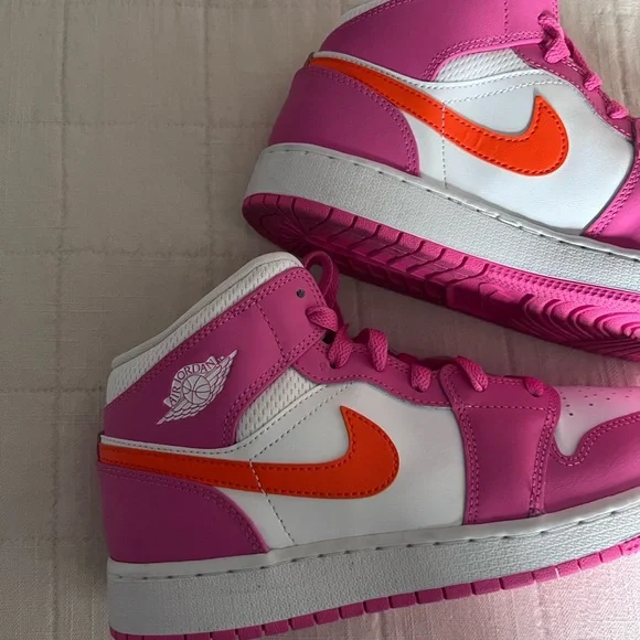 Nike Air Jordan 1 Mid Pinksicle Safety Orange Pink DX3240-681 size us 6.5 - Picture 2 of 9